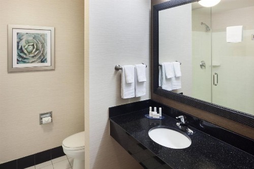 Fairfield Inn and Suites Phoenix Chandler Fashion Center - image 2