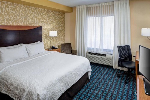 Fairfield Inn and Suites Phoenix Chandler Fashion Center - image 25
