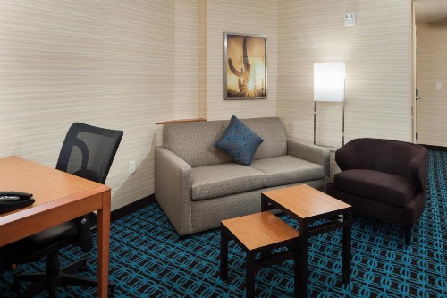 Fairfield Inn and Suites Phoenix Chandler Fashion Center - image 3