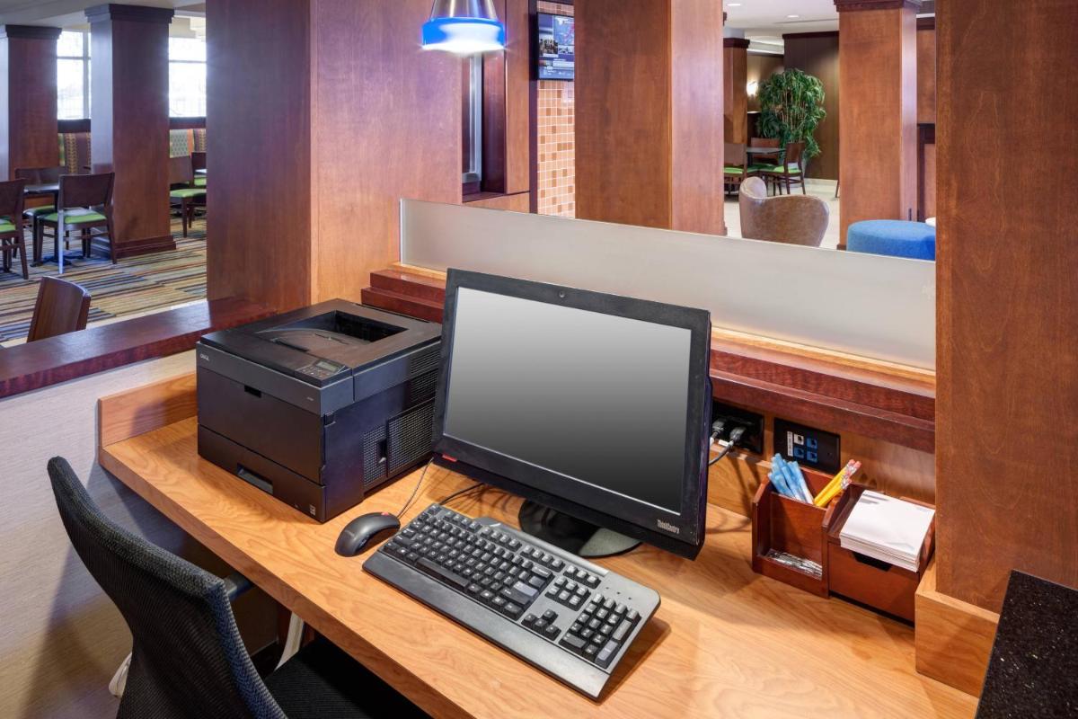 Fairfield Inn and Suites Phoenix Chandler Fashion Center - image 6