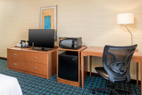 Fairfield Inn and Suites Phoenix Chandler Fashion Center - image 7