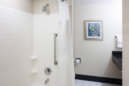 Fairfield Inn and Suites Phoenix Chandler Fashion Center - image 8