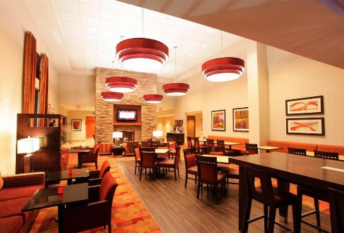 Hampton Inn & Suites Phoenix Chandler Fashion Center - image 10