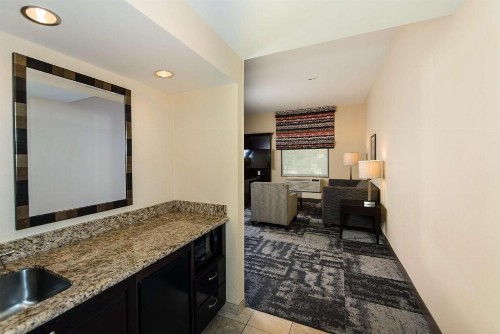 Hampton Inn & Suites Phoenix Chandler Fashion Center - image 7