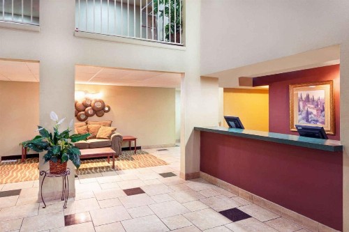 Super 8 by Wyndham Chandler Phoenix - image 15