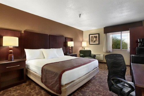 Super 8 by Wyndham Chandler Phoenix - image 16
