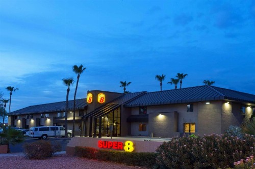 Super 8 by Wyndham Chandler Phoenix - image 2