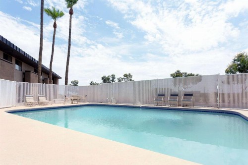 Super 8 by Wyndham Chandler Phoenix - image 4
