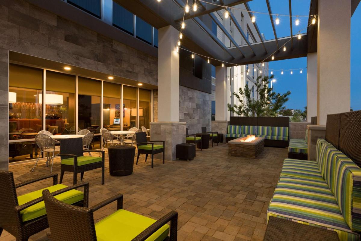 Home2 Suites by Hilton Phoenix Chandler - image 2