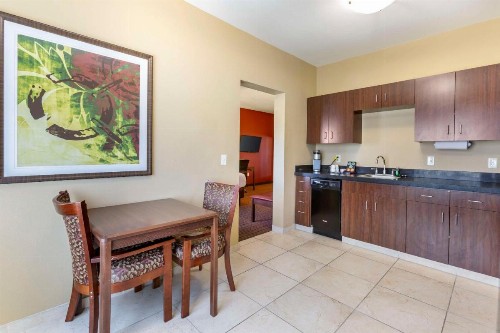 Best Western Plus Chandler Hotel & Suites - image 30