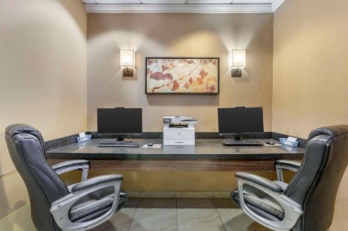 Best Western Plus Chandler Hotel & Suites - image 35