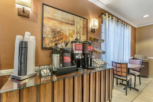 Best Western Plus Chandler Hotel & Suites - image 4