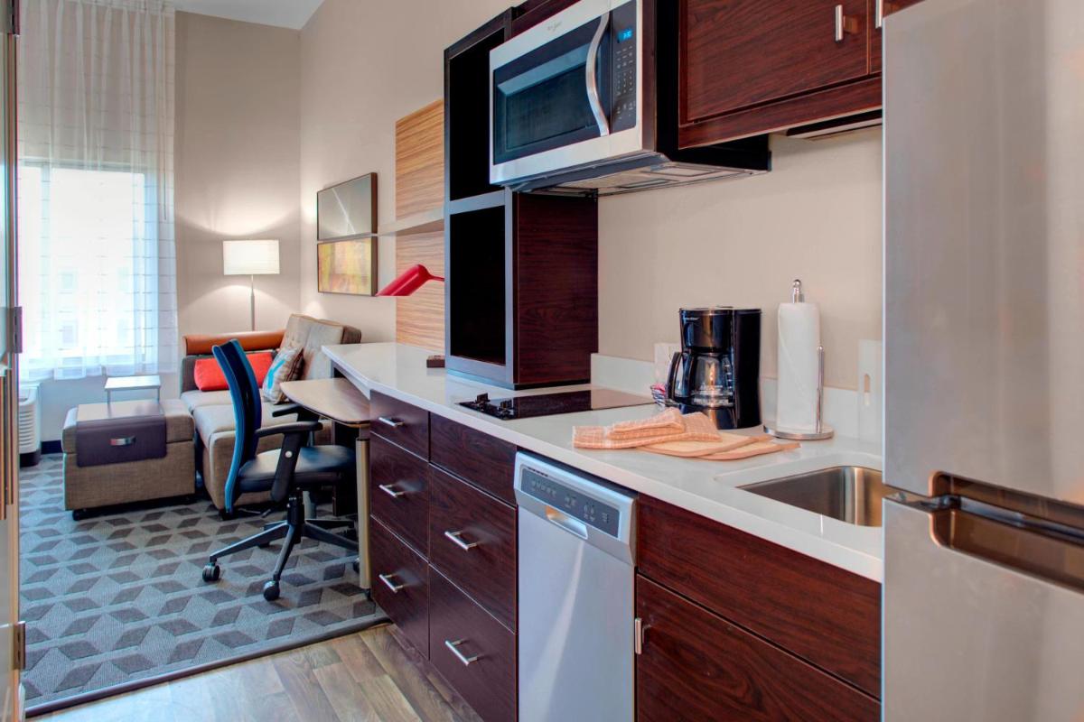 TownePlace Suites by Marriott Phoenix Chandler/Fashion Center - image 6