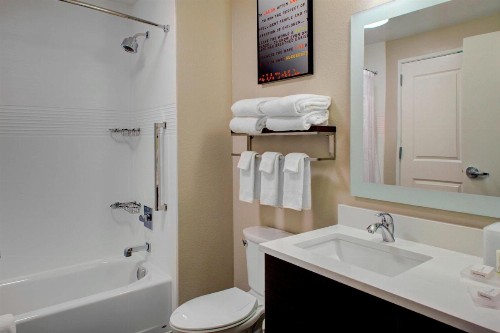 TownePlace Suites by Marriott Phoenix Chandler/Fashion Center - image 7
