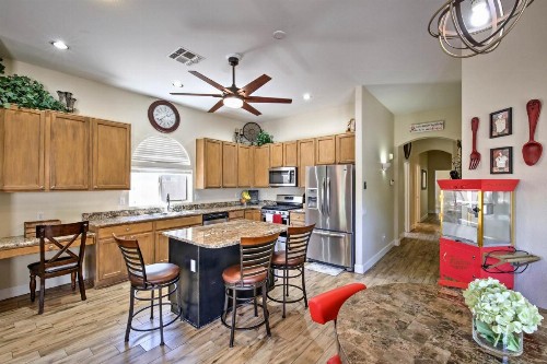 Lakefront Chandler Home - Kayaks Boat Pool Dock - image 2