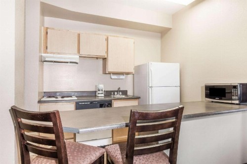 Chandler 1 bd 1 ba immaculate grounds perfect location with heated pool downstairs NO PETS ALLOWED - image 7