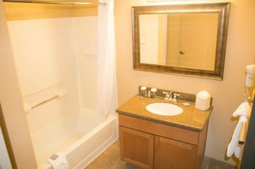 Chandler 1 bd 1 ba immaculate grounds perfect location with heated pool downstairs NO PETS ALLOWED - image 8