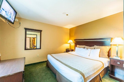 Chandler 1 bd 1 ba immaculate grounds perfect location with heated pool downstairs NO PETS ALLOWED - image 9