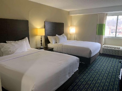 Ramada by Wyndham Charleston - image 4