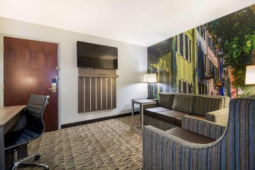 West Ashley Suites - image 15