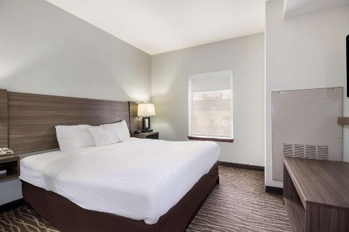 West Ashley Suites - image 18