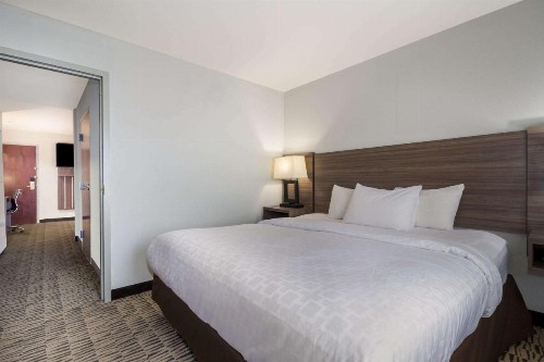 West Ashley Suites - image 21