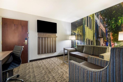 West Ashley Suites - image 28