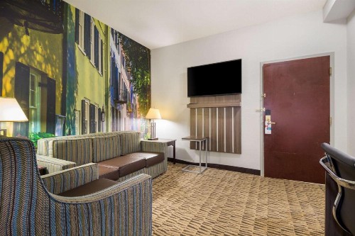 West Ashley Suites - image 35