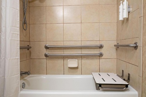 Hampton Inn Charleston-Historic District - image 3