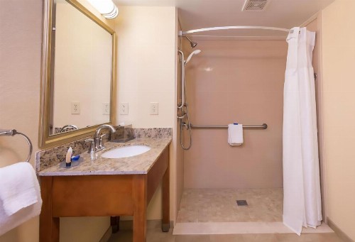 Best Western Charleston Inn - image 1