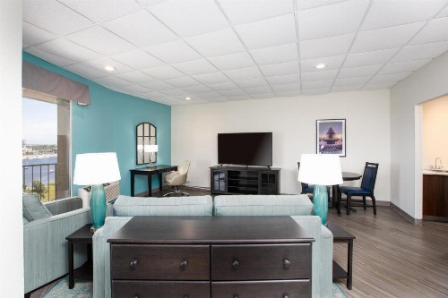 Holiday Inn Charleston-Riverview an IHG Hotel - image 32