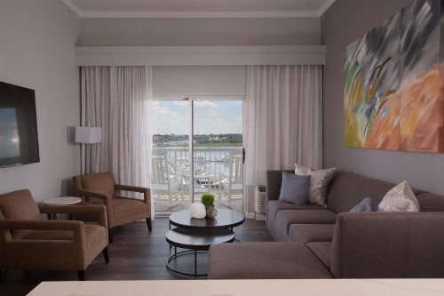 Courtyard Charleston Waterfront - image 31
