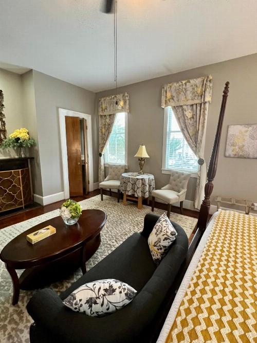 Barksdale House Inn - image 11