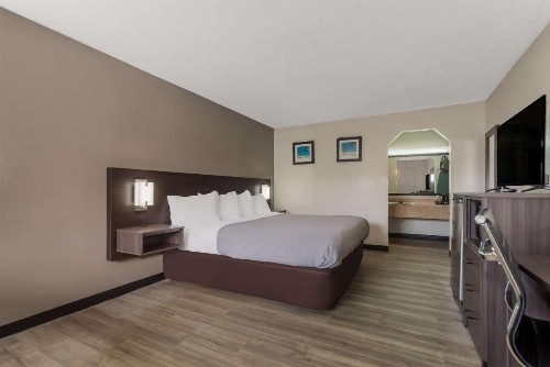 Quality Inn Charleston Gateway - image 12