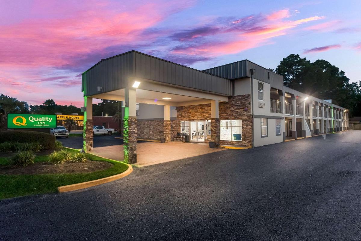 Quality Inn Charleston Gateway - image 4