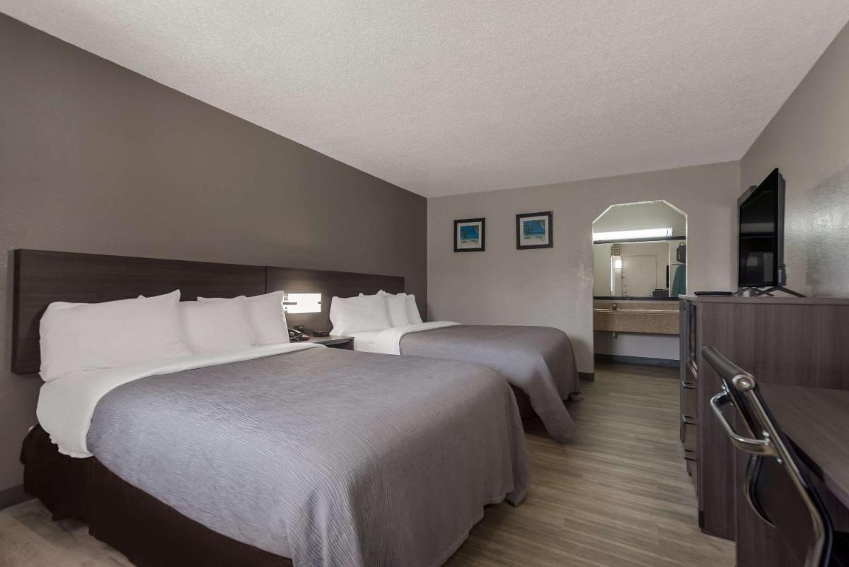Quality Inn Charleston Gateway - image 7