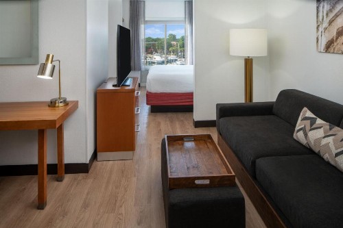 SpringHill Suites by Marriott Charleston Downtown/Riverview - image 10