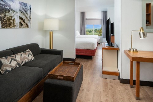 SpringHill Suites by Marriott Charleston Downtown/Riverview - image 11