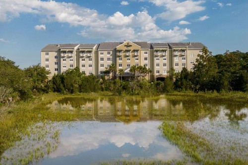 SpringHill Suites by Marriott Charleston Downtown/Riverview - image 2