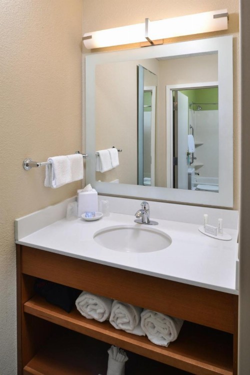 SpringHill Suites by Marriott Charleston Downtown/Riverview - image 40