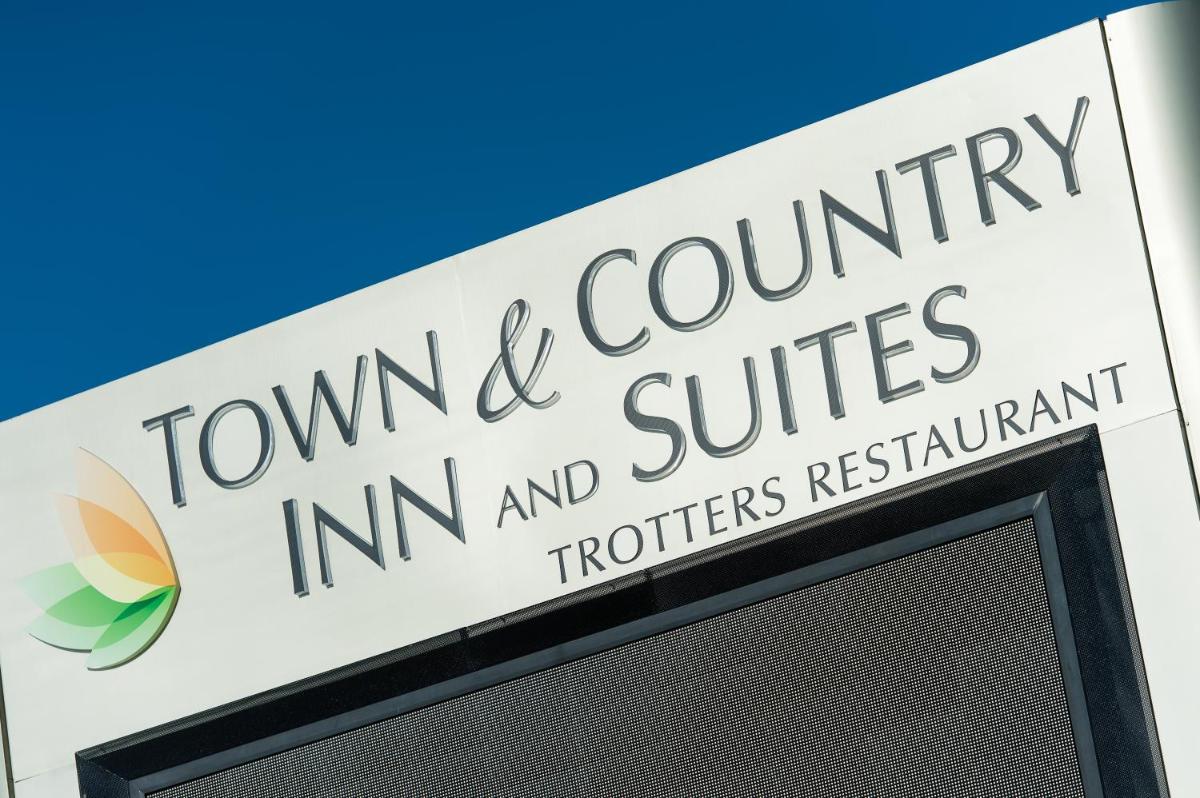 Town & Country Inn and Suites - image 6