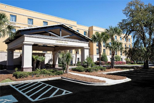 Hampton Inn Charleston-Daniel Island - image 1