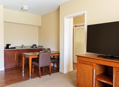 Hampton Inn Charleston-Daniel Island - image 9