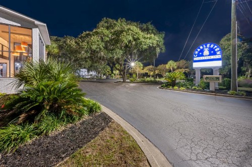 Creekside Lands Inn - image 12