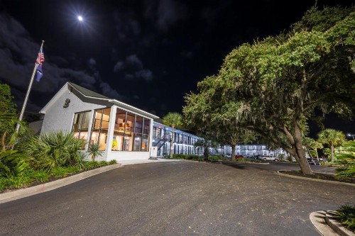 Creekside Lands Inn - image 17