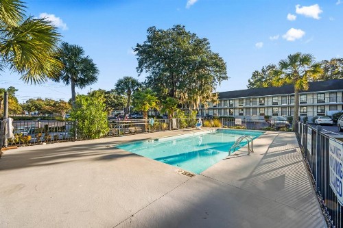 Creekside Lands Inn - image 22