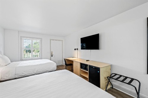 Creekside Lands Inn - image 25