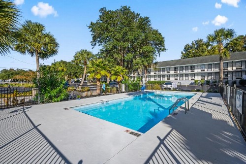 Creekside Lands Inn - image 28