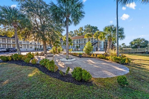 Creekside Lands Inn - image 32
