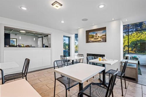 Creekside Lands Inn - image 38